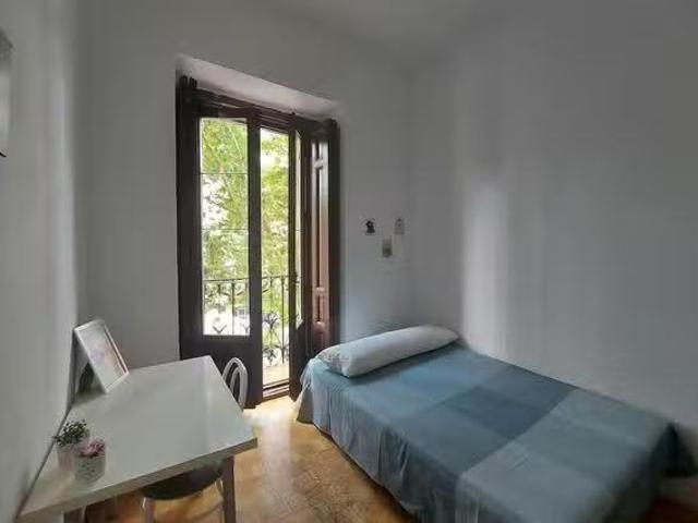 ¡Recién llegado! Habitación en Plaza de Cascorro, Embajadores