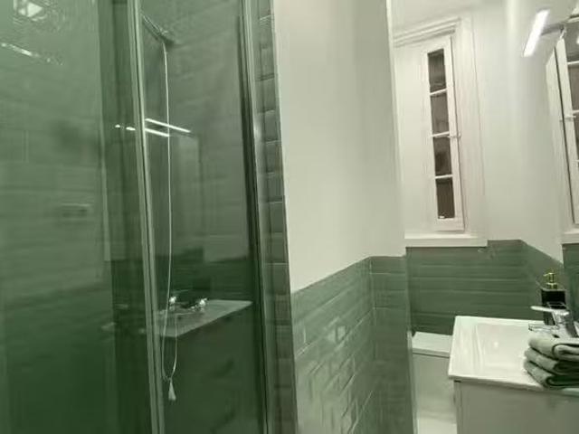 ¡Recién llegado! Habitación en Plaza de Santa Bárbara