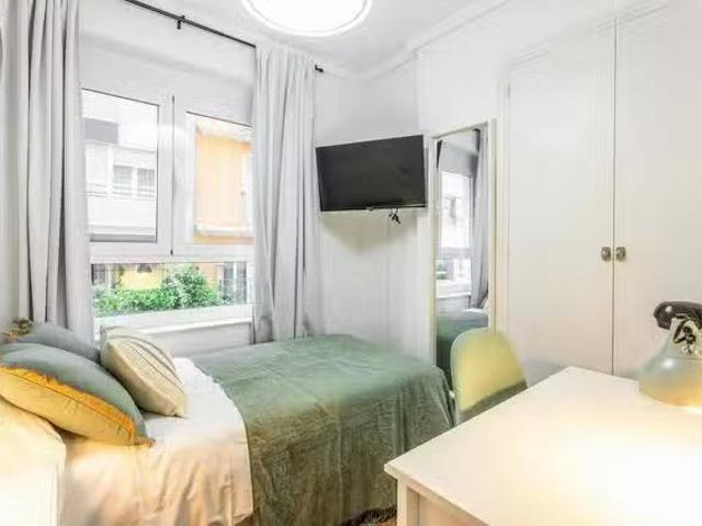 ¡Oferta! Habitación en Rambla de Méndez Núñez, Casco Antiguo S.