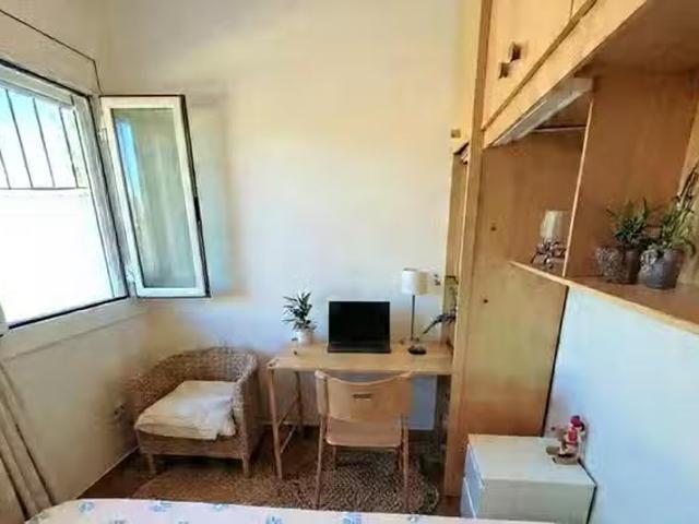 ¡Recién llegado! Habitación en Travessera de les Corts, Les Co.