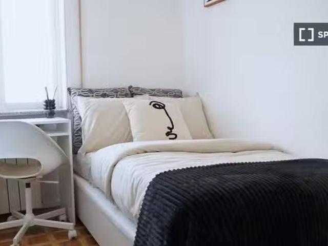 ¡Renta! Habitación en un apartamento compartido de 4 habitacio.