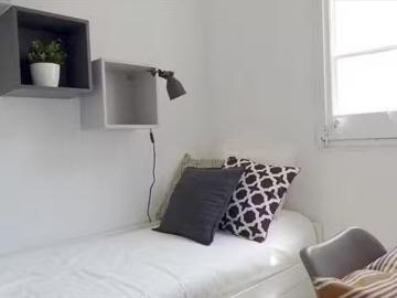 Nuevo Habitación en 239 Carrer Gran de Gràcia