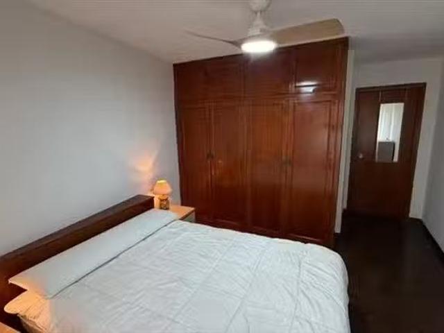 ¡Oferta! Habitación en 42 Calle de los Voluntarios Catalanes