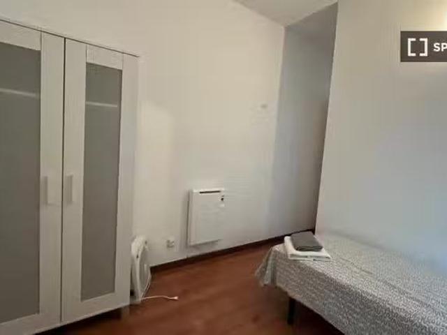 Bonito Habitación genial en piso compartido en Gracia, Barcelona