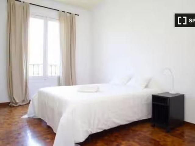 Acogedor Habitación individual, apartamento de 9 dormitorios.
