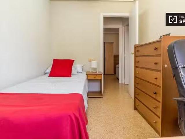 ¡Recién llegado! Habitación individual en alquiler en Algirós.
