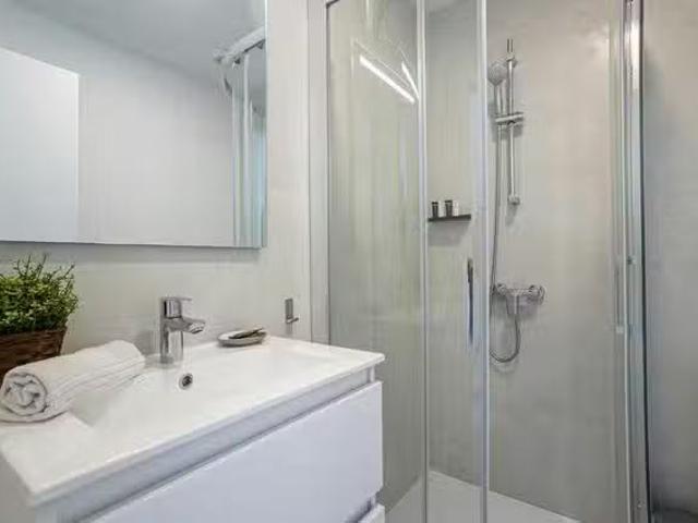 ¡Recién llegado! Piso de 1 habitación en Calle Vicente Gómez d.