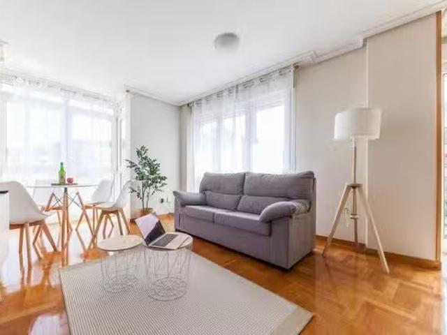¡Recién llegado! Piso de 2 habitaciones en San Juan de la Arena