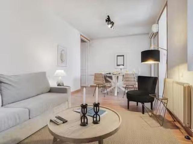 ¡Renta! Piso de 3 habitaciones en Barcelona