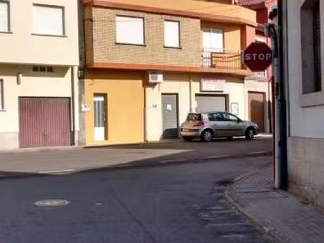 ¡Renta! Piso de 3 habitaciones en Calle Trascasa, 24, 37240 Lu.