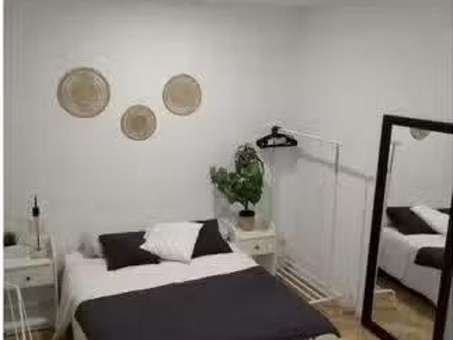 Encantador Se alquila habitación compartida en Jerónimos, Madr.