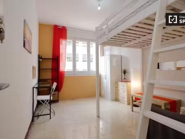 ¡Renta! Se alquila habitación Apartamento de 4 dormitorios.