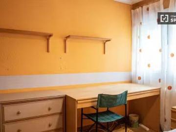¡En alquiler! Se alquila habitación en apartamento de 3 dormit.