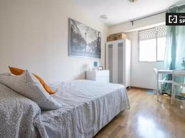 Único Se alquila habitación en apartamento de 4 dormitorios en.