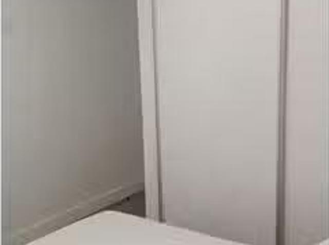 ¡Renta! Se alquila habitación en apartamento de 4 dormitorios.
