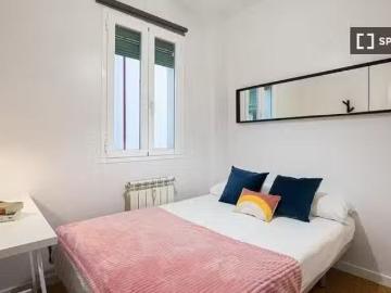 ¡Renta! Se alquila habitación en apartamento de 6 dormitorios.