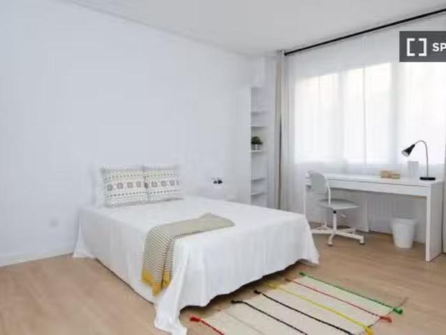 Único Se alquila habitación en apartamento de 8 dormitorios en.