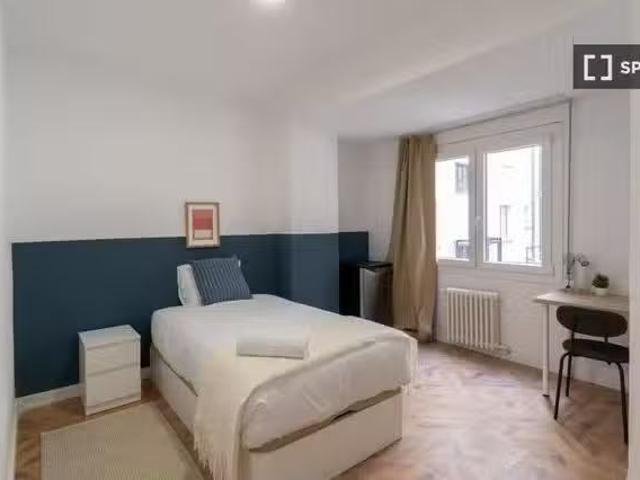 ¡Renta! Se alquila habitación en piso compartido de 7 habitaci.