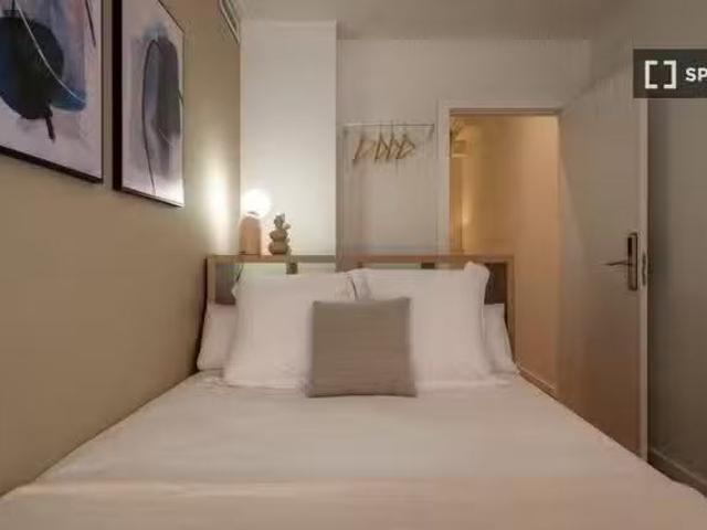 Bonito Se alquila habitación en piso compartido en Barcelona