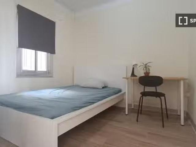 ¡Oferta! Se alquila habitación en piso compartido en el Besòs.