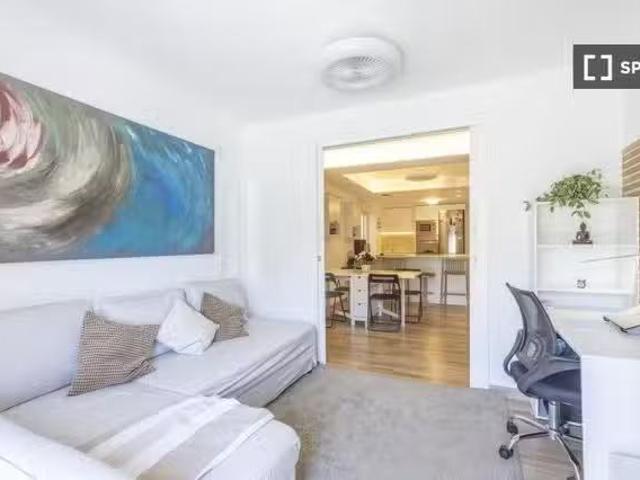 ¡Oferta! Se alquila habitación en piso compartido, L'Illa Perd.