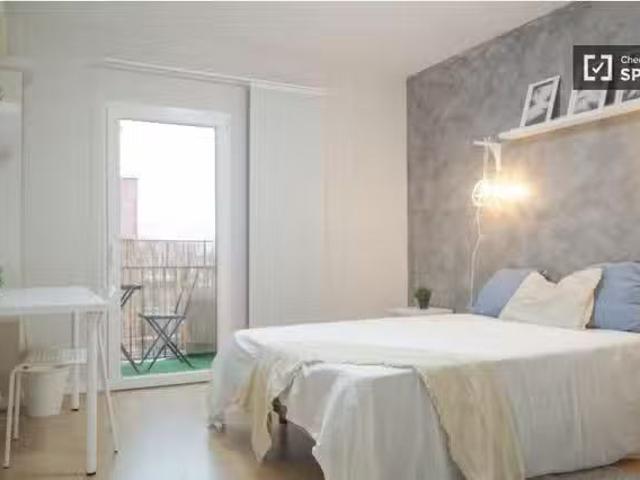 Barato Se alquila habitación en piso de 4 dormitorios en Madrid