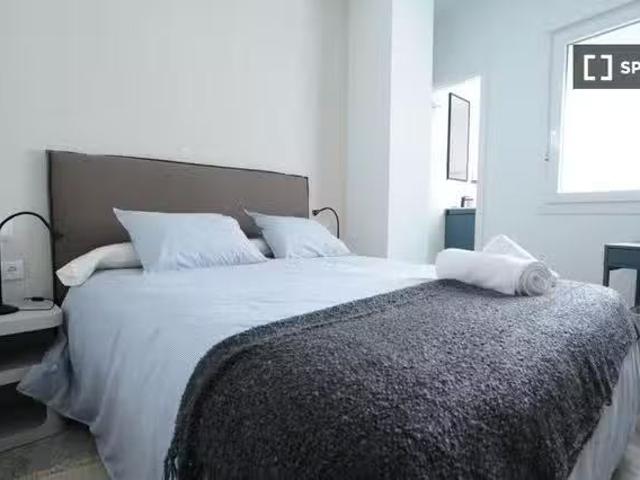 Nuevo Se alquila habitación en piso de 4 habitaciones en El Pó.