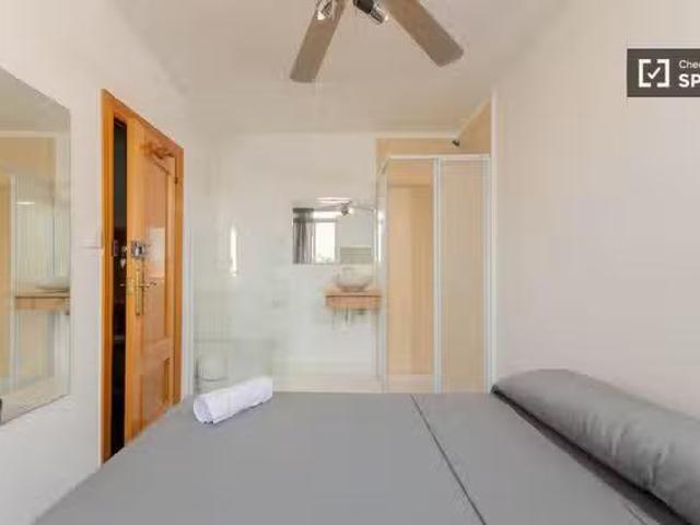 Barato Se alquila habitación en piso de 4 habitaciones en Bete.
