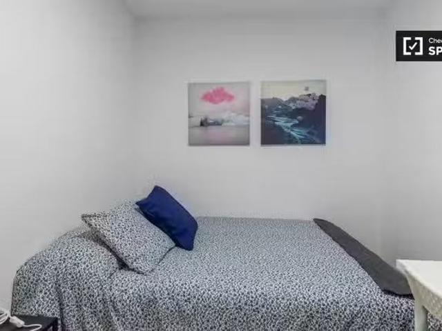¡Renta! Se alquila habitación en piso de 5 dormitorios en La S.