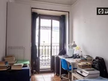 ¡Renta! Se alquila habitación en piso de 8 habitaciones en Arg.