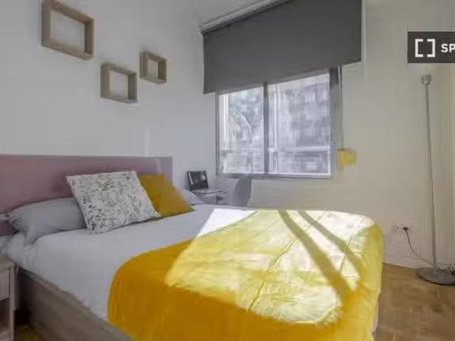 Encantador Se alquila habitación en piso de 9 habitaciones en.