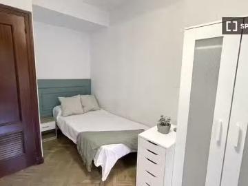 Encantador Se alquila habitación en piso de 10 habitaciones en.