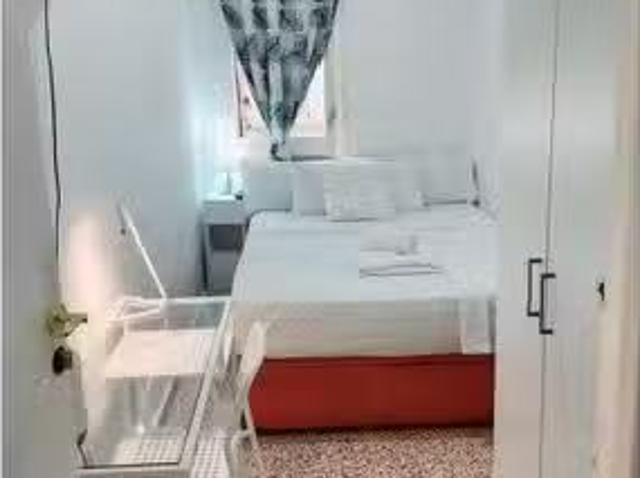¡Renta! Se alquila habitación en piso de 3 habitaciones en Por.