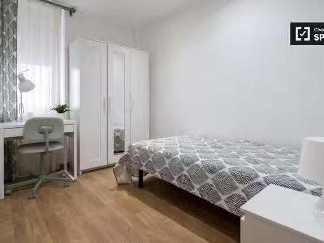 ¡Renta! Se alquila habitación en piso de 3 habitaciones en God.