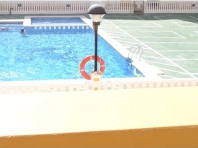 ¡EN ALQUILER SOLO HASTA EL MES DE JUNIO piso de 2 habitaciones con terraza y piscina en Mar de Cris