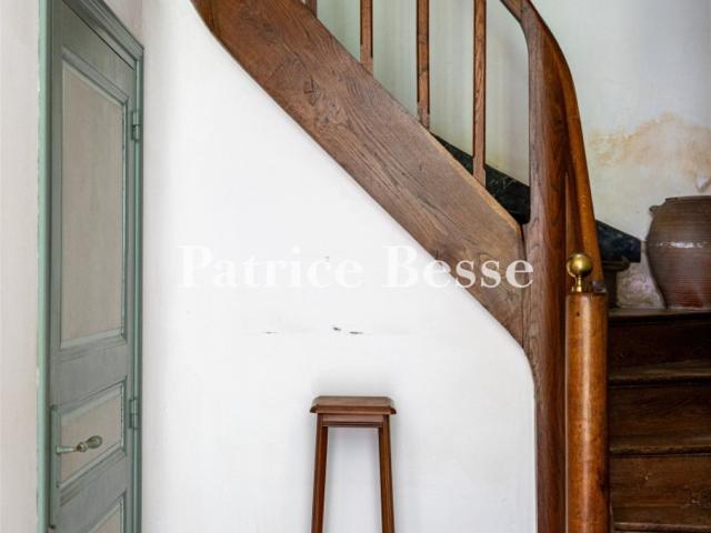 En Anjou, proche des bords de Loire, un logis de village av. 304m² Angers