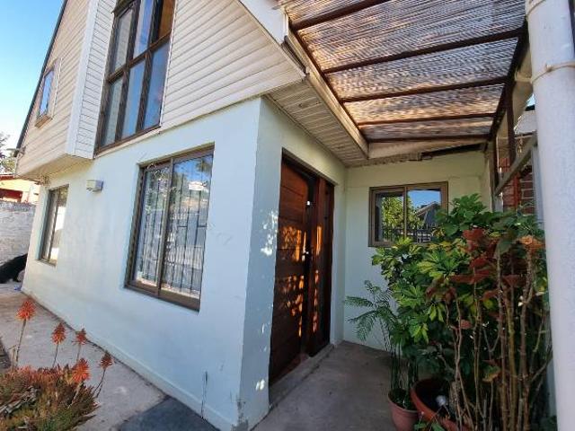 EN ARRIENDO CASA DE DOS PISOS VILLA ALEMANA