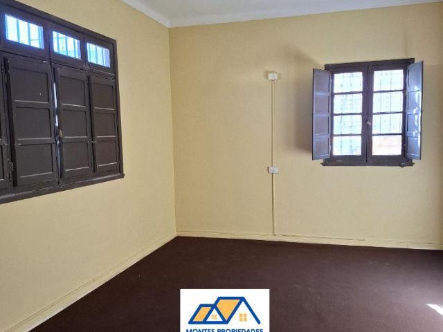 EN ARRIENDO CÉNTRICA Y AMPLIA CASA CON GIRO COMERCIAL!