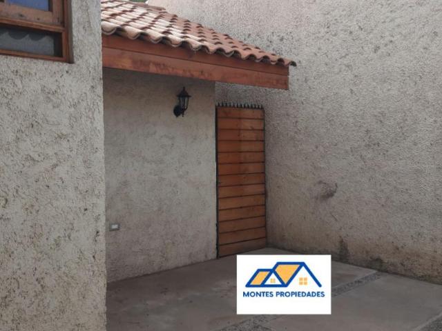 EN ARRIENDO EXCELENTE Y CÓMODA CASA SECTOR EL ALMENDRA!