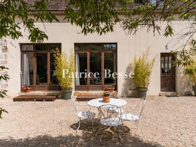 En bord de Seine, dans un parc avec pièce d'eau, les dépenda. 309m² Provins