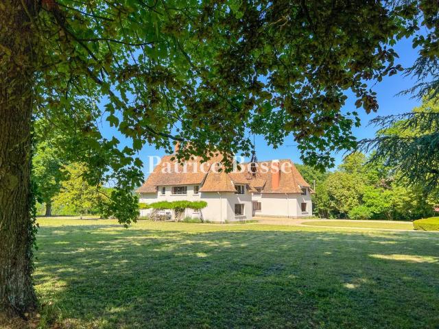 En bord de Seine, en Normandie, à 1 h de Paris, une villa Ar. 512m² Herqueville