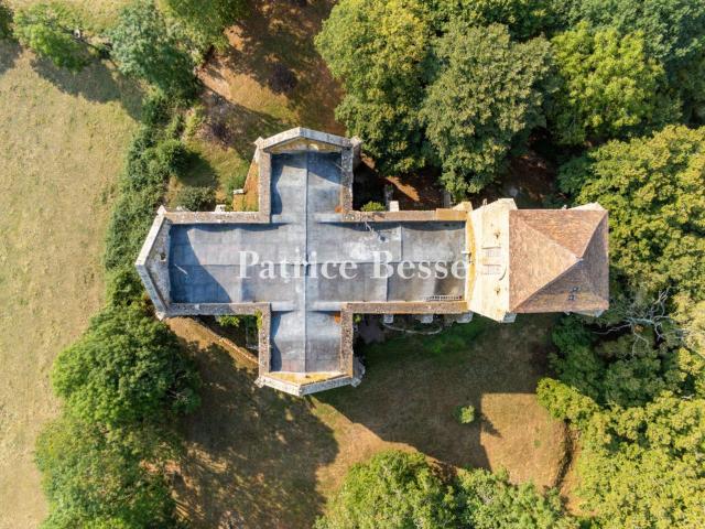 En Bourgogne, aux portes de l'Auxois, au sommet d'une collin. 435m² Dijon