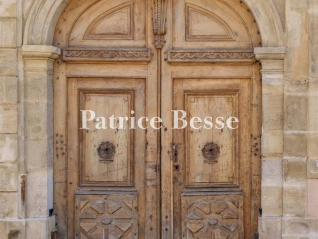 En Bourgogne, au coeur d'Autun, un hôtel particulier du 18èm. 390m² Autun