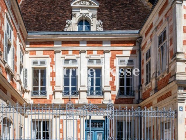 En Bourgogne, au coeur du centre historique d'une ville d'ar. 376m² Auxerre