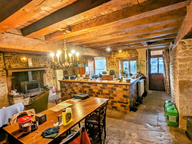 En Bourgogne, dans le département de l'Yonne, MAISON ANCIENN