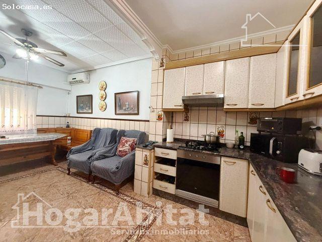 ¡En buena zona! Casa amplia y luminosa con gran terraza y balcón