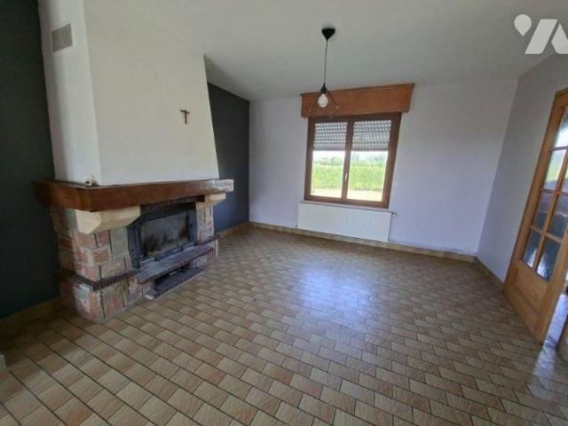 En campagne avec vue sur le mont Cassel  belle maison individuelle de 1980, érigée sur une pa.