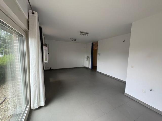 En campagne et à 10 minutes du centre d’Ath, appartement rdc