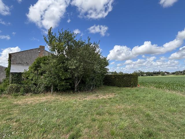 EN CAMPAGNE, MAISON A RENOVER AU COEUR DE SON TERRAIN DE 1 334 M2