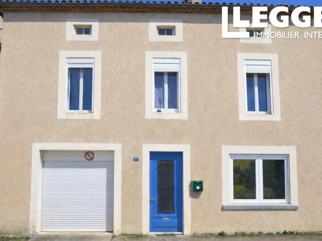 En centre ville de TOMBEBOEUF et proche du golf, maison familiale avec jardin, piscine, garage et hangar